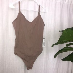 Everlane cami bodysuit in “burnt sugar” color 🤎